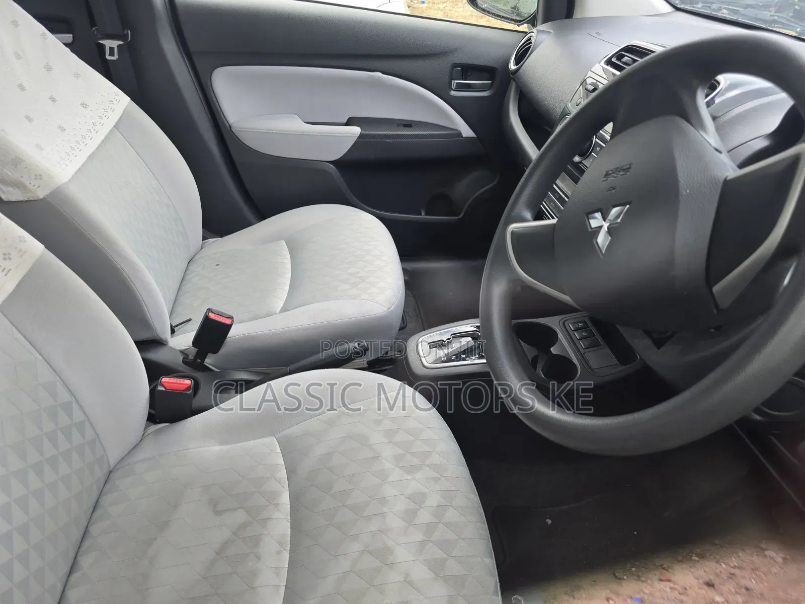 Mitsubishi Mirage SE 2019 White