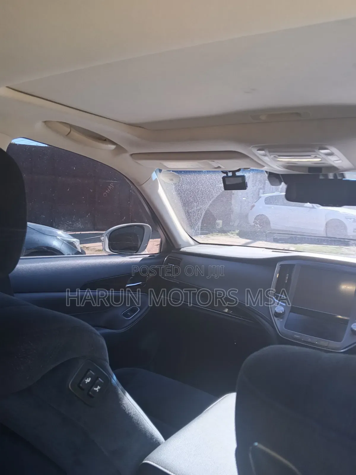 Toyota Crown 2018 White