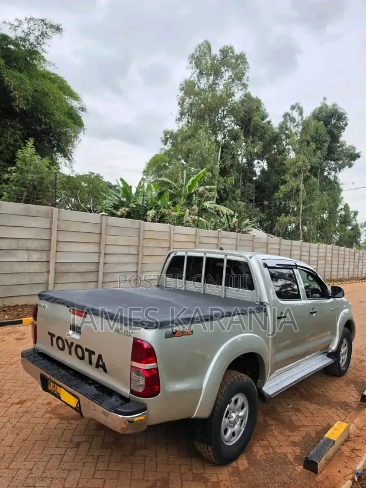 Toyota Hilux 2010 Gray