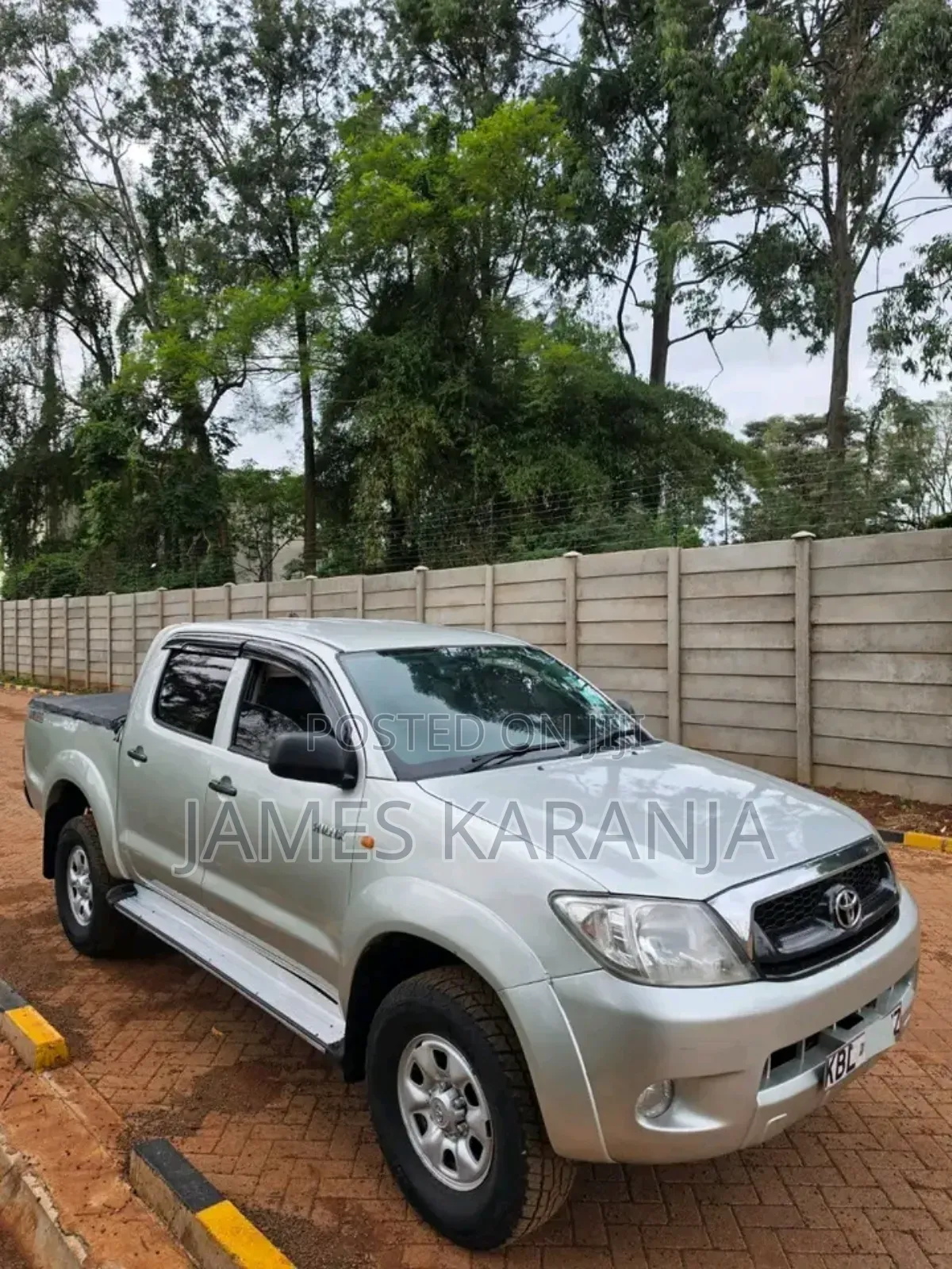Toyota Hilux 2010 Gray