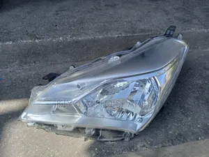 Vitz Part 52-301 Headlight