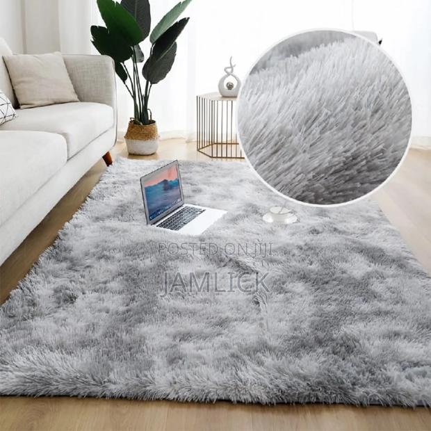Fluffy Plain Pouffes – 5×8 – Gw - thumbnail 2