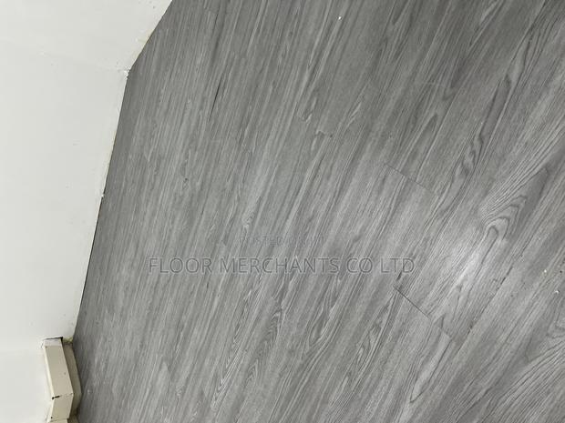 Grey Luxury Vinyl Plank - thumbnail 2