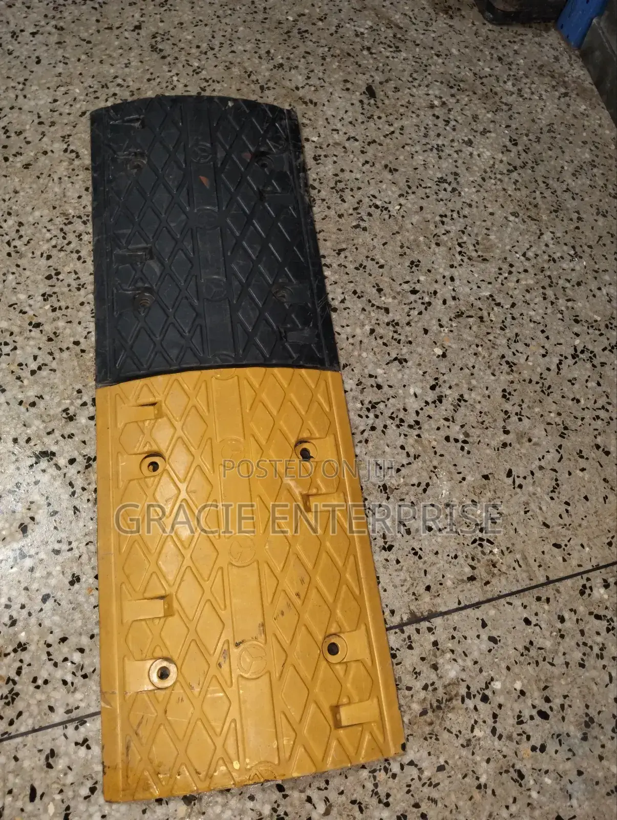 Reflective Rubber Speed Bump