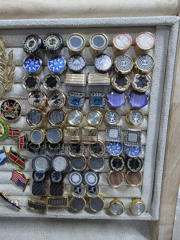 A Pair of Cufflinks at 350 - thumbnail 2