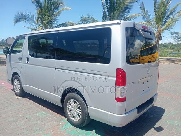 Toyota HiAce 2019 Silver - thumbnail 6