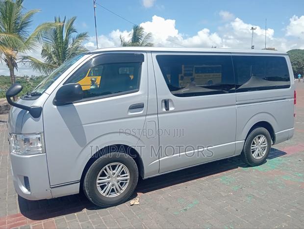 Toyota HiAce 2019 Silver - thumbnail 7