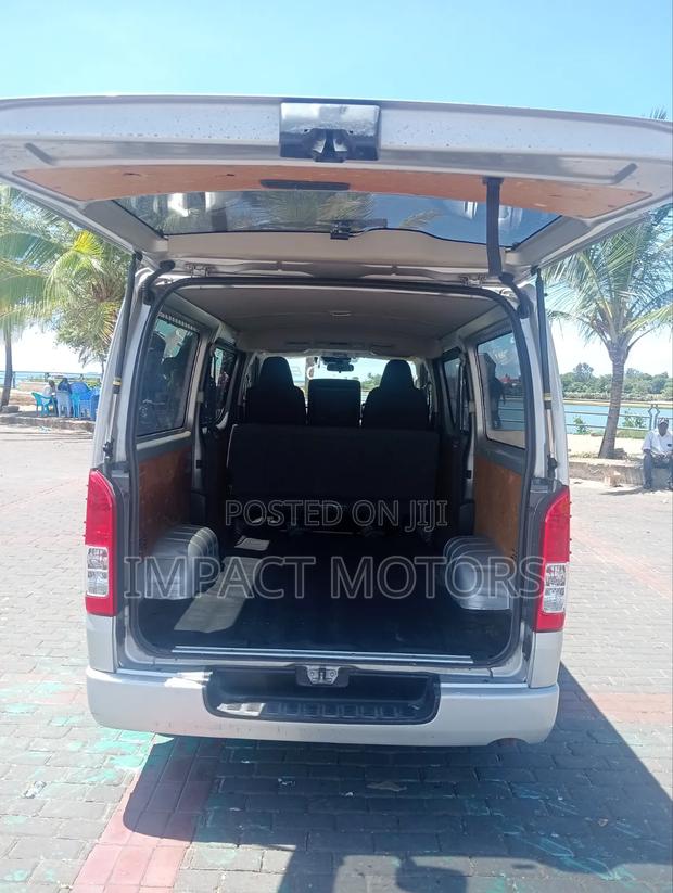 Toyota HiAce 2019 Silver - thumbnail 8