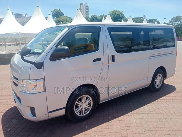 Toyota HiAce 2019 Silver - thumbnail 18