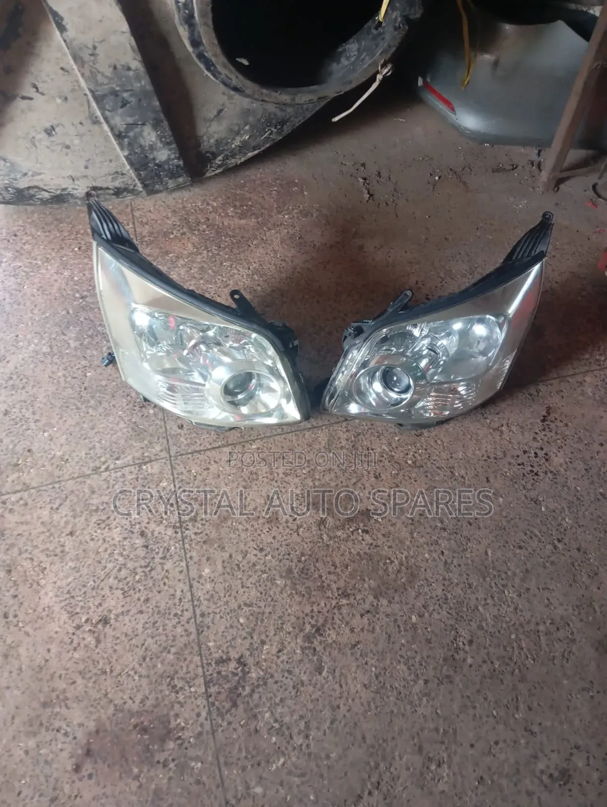 Noah Headlight 2008-2012 Model