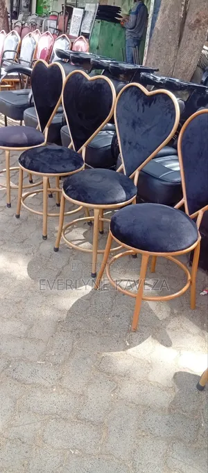 Salon Love Seats