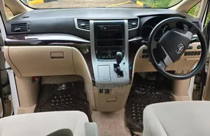 Toyota Alphard 2014