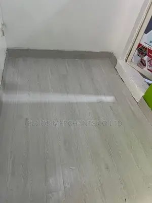 (Grey Wood Lvt)