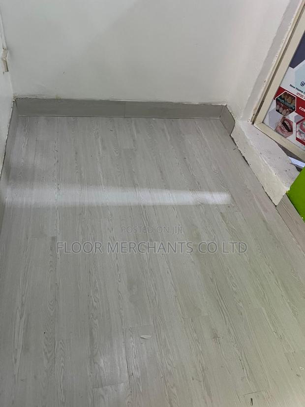 (Grey Wood Lvt)