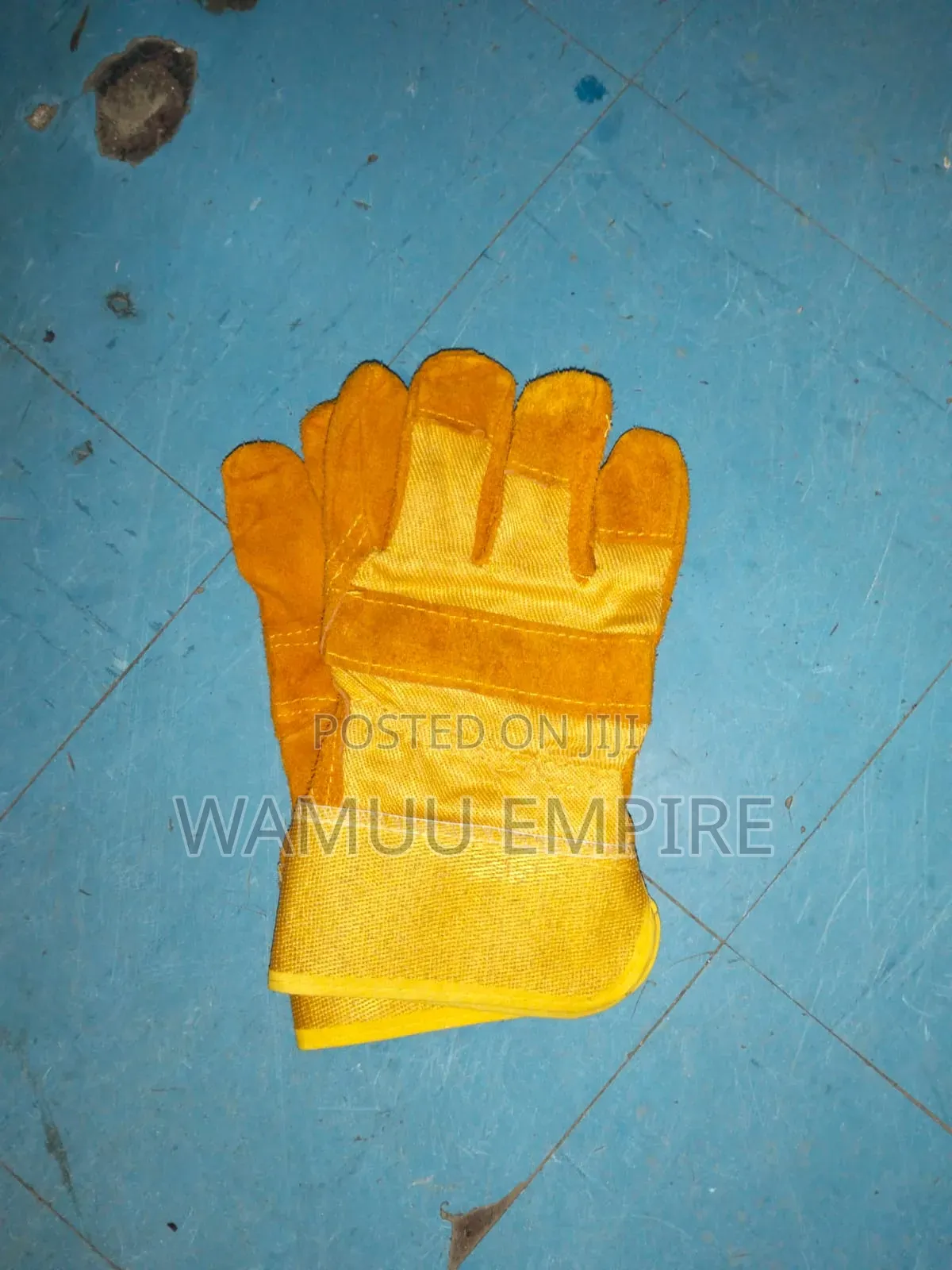 Yellow And Brown Leather Construction Rigger Working Gloves.