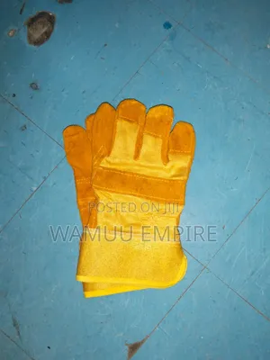 Yellow And Brown Leather Construction Rigger Working Gloves.