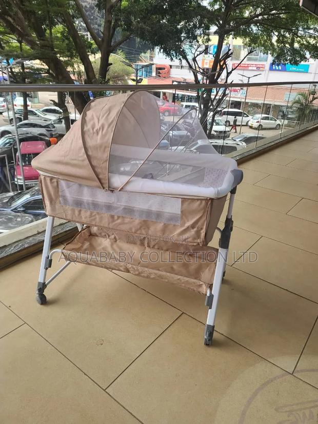 Co-Sleeper Bassinet With Net Changing Mat - thumbnail 2