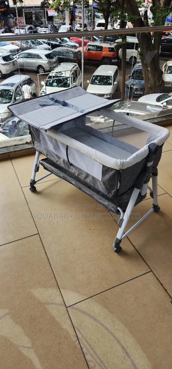 Co-Sleeper Bassinet With Net Changing Mat - thumbnail 3