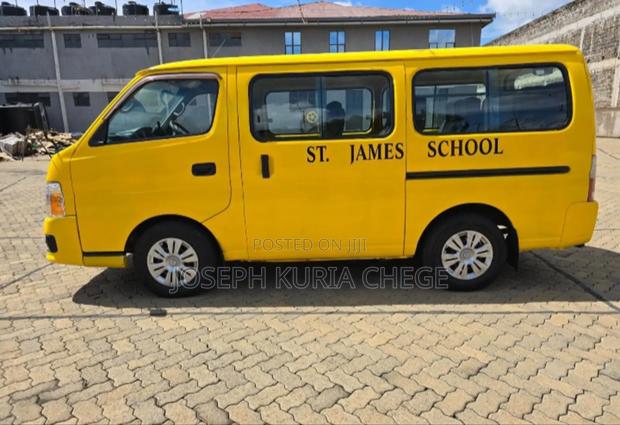 Nissan Caravan (Urvan) 2012 Yellow - thumbnail 3