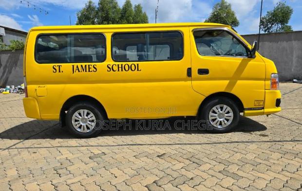 Nissan Caravan (Urvan) 2012 Yellow - thumbnail 6