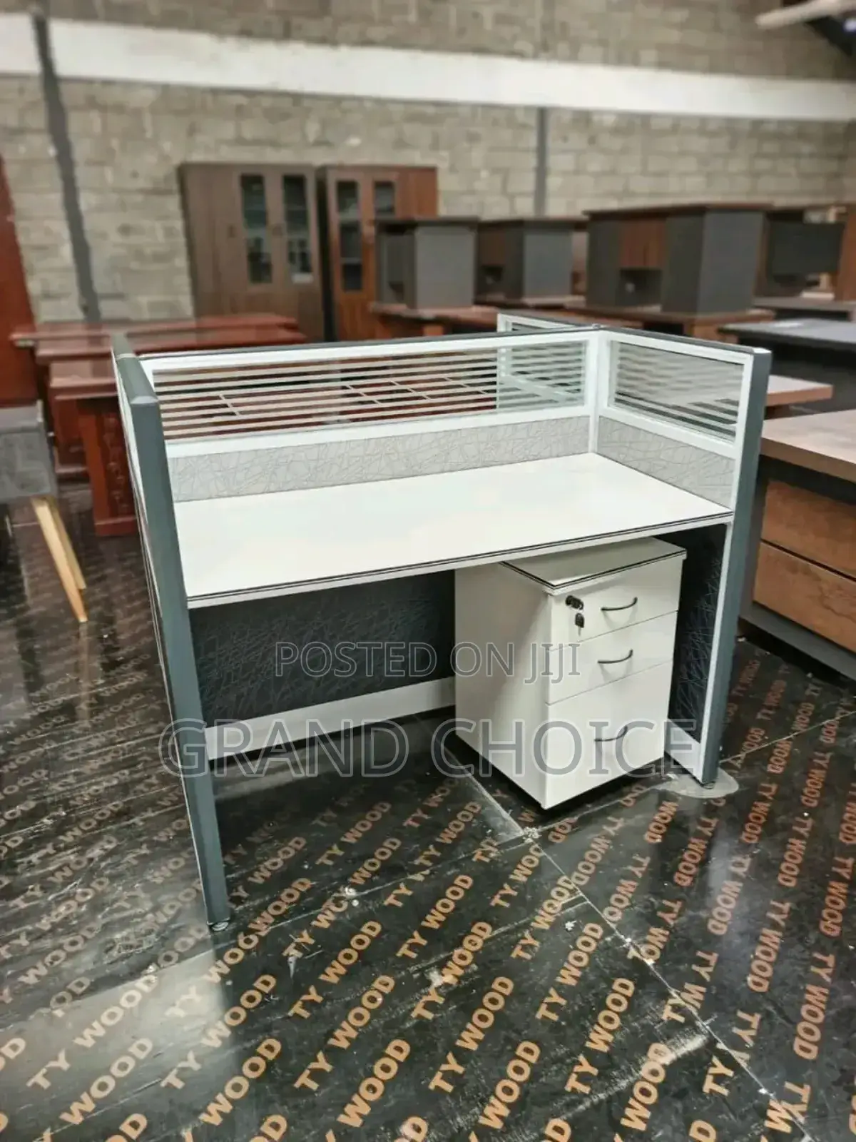 One Way Working Station