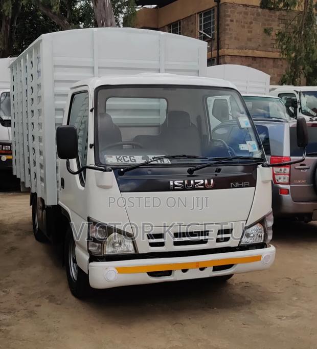 Isuzu Nhr55 Covered Body - main view