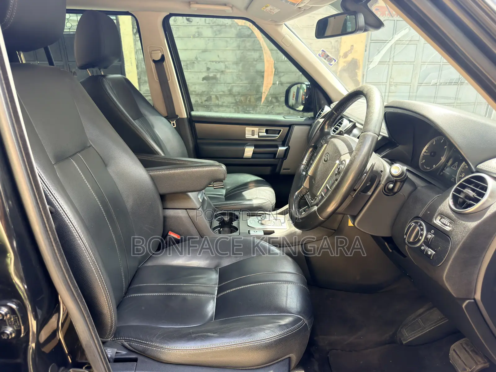 Land Rover Discovery 2016 Black