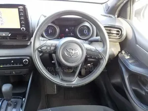 Toyota Yaris 2020 Pearl