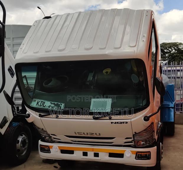 Isuzu NQR With Water Tank - thumbnail 3
