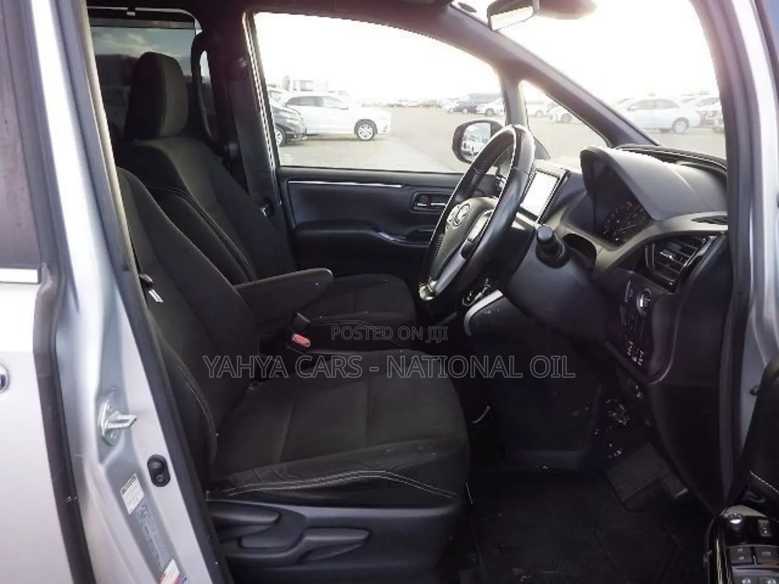 Toyota Esquire 2020 Silver
