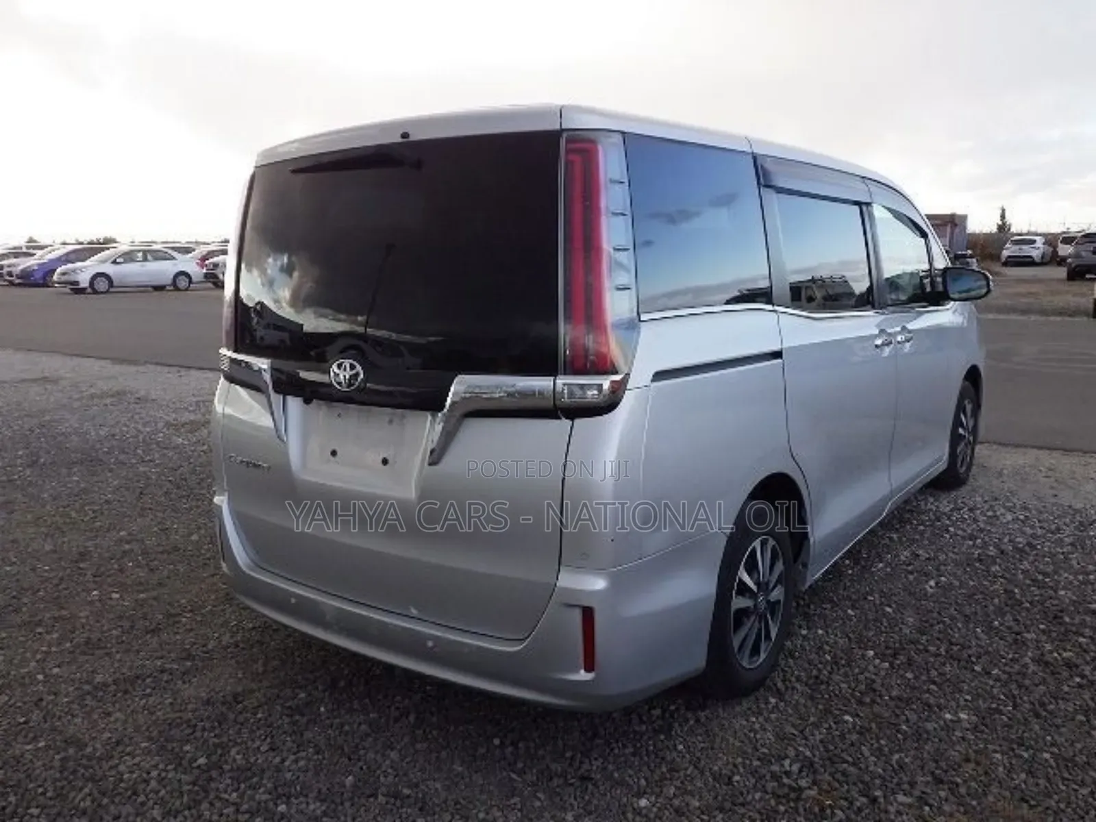 Toyota Esquire 2020 Silver