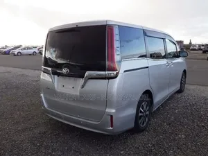 Toyota Esquire 2020 Silver