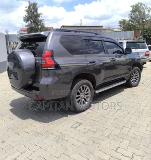 Toyota Land Cruiser Prado Kakadu 2018 Gray