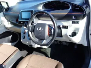 Toyota Sienta 2019 Silver