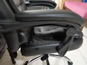 Executive Office Seat With Footrest - C C Imported Leather Chairs