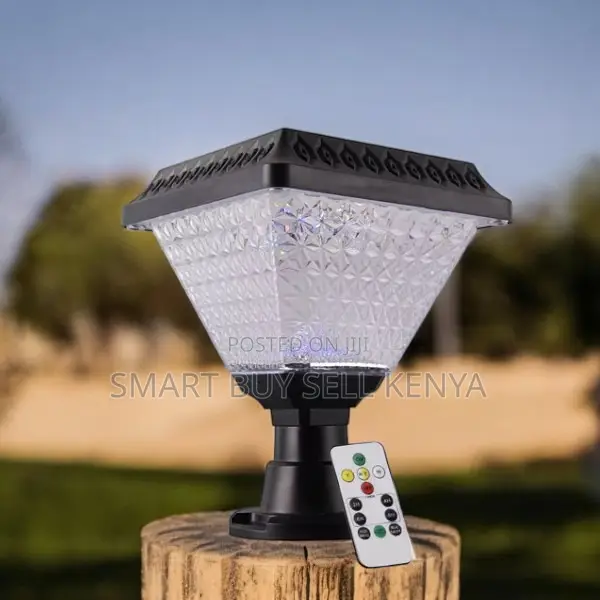 Solar Powered Decorative Fence Post Lamp With Diamond Crystal Shade
