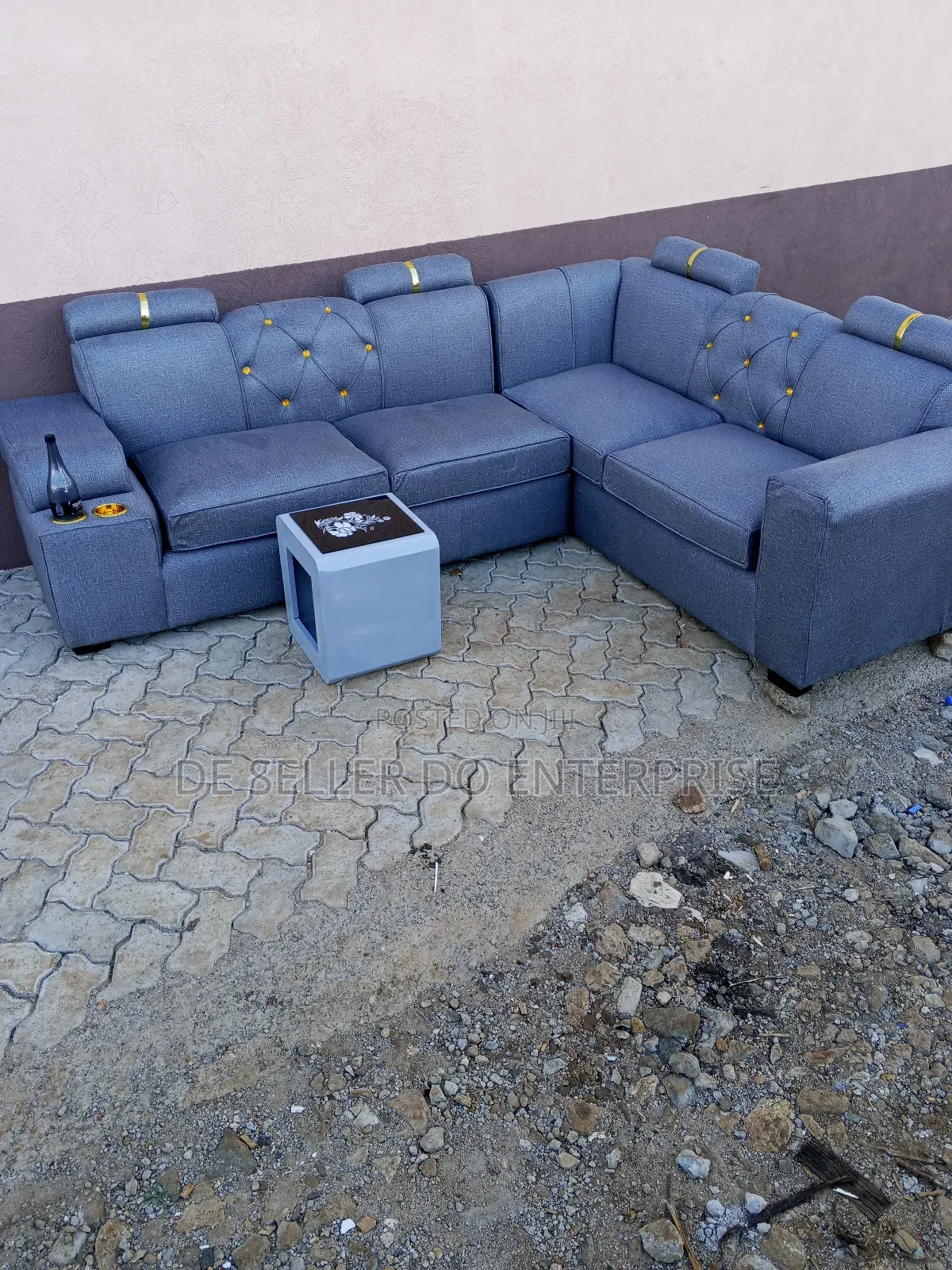 L Shape With Stool Table