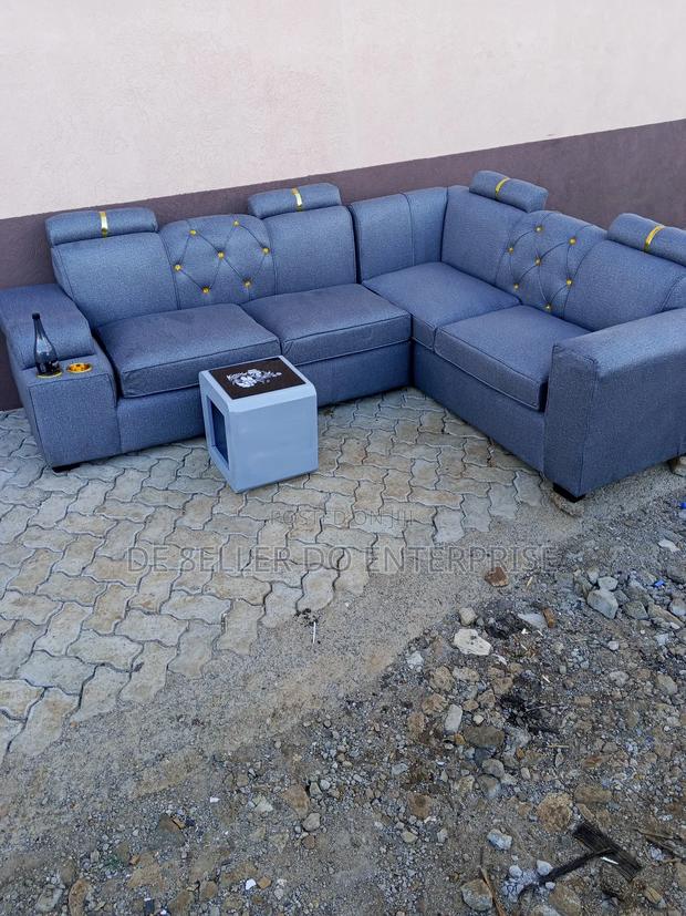 L Shape With Stool Table