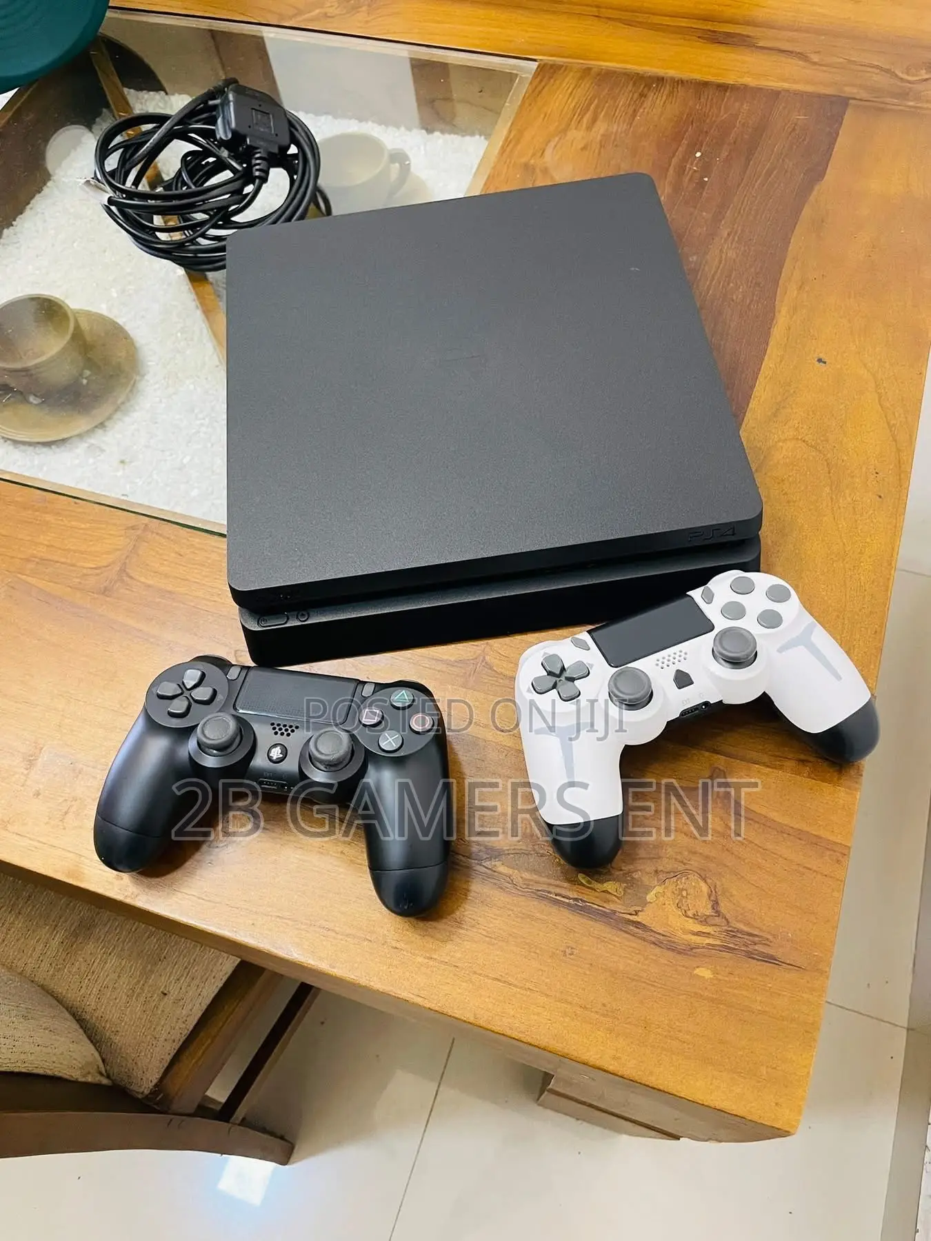 Chipped Ps4 Slim 2 Pads. 9 Games