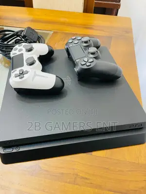 Chipped Ps4 Slim 2 Pads. 9 Games