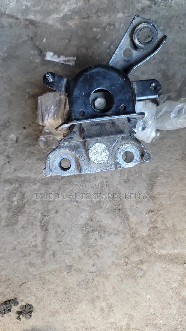 Toyota Rav4 Engine Mountain