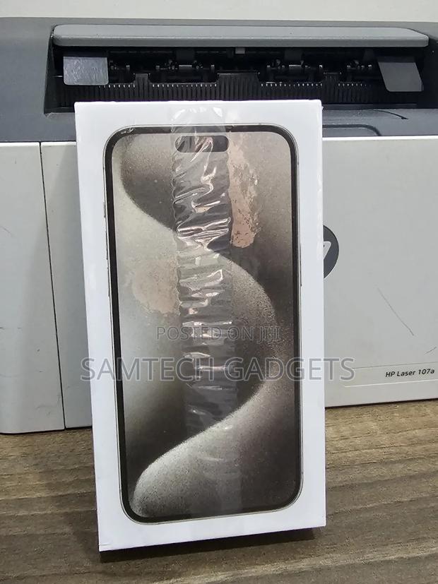 New Apple iPhone 15 Pro Max 256 GB White - thumbnail 2