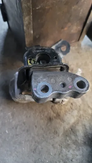 Toyota Noah Engine Mountain