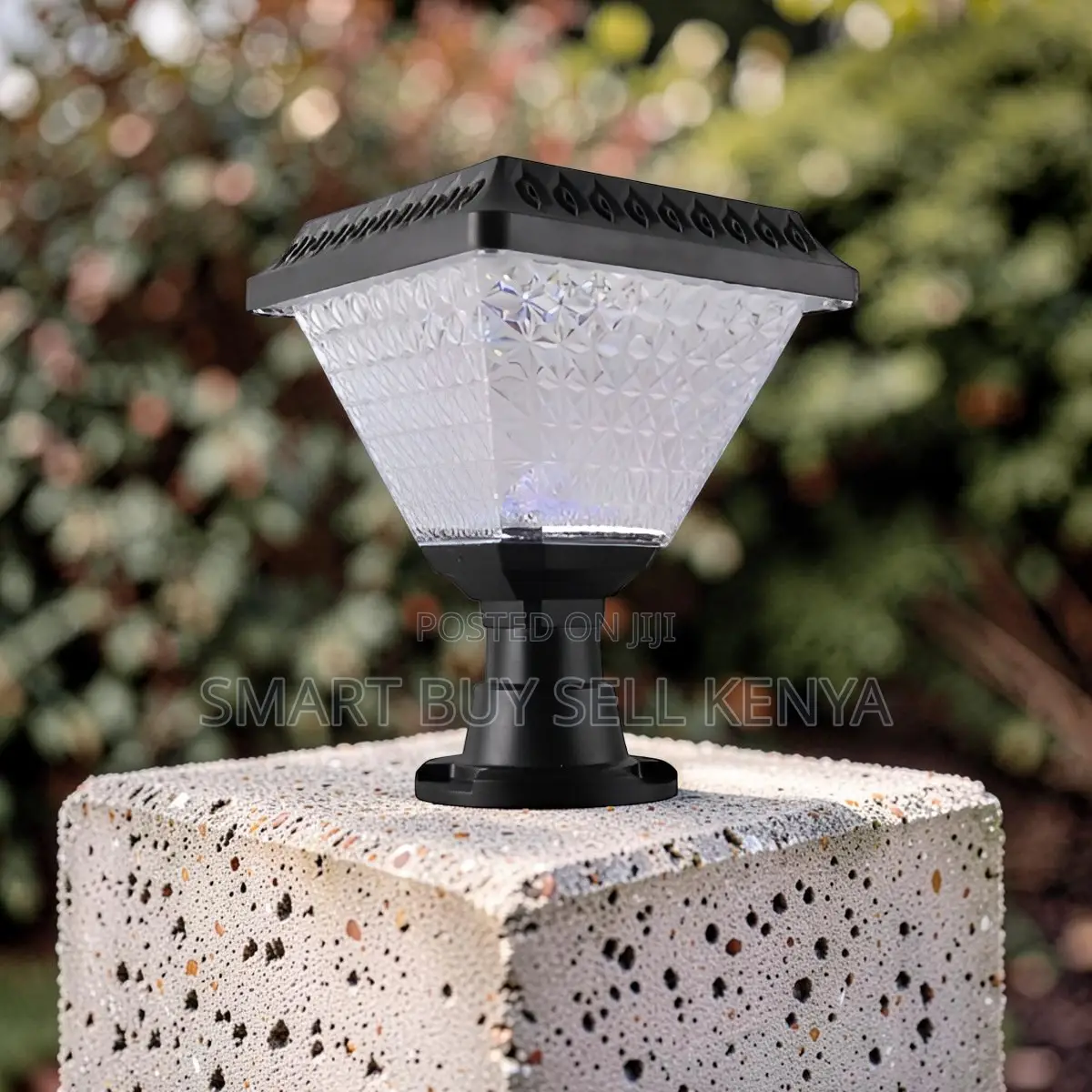 Solar Powered Landscape Post Light With Elegant Crystal Cover and Led