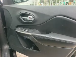 Jeep Cherokee Limited 4x4 2019 Black