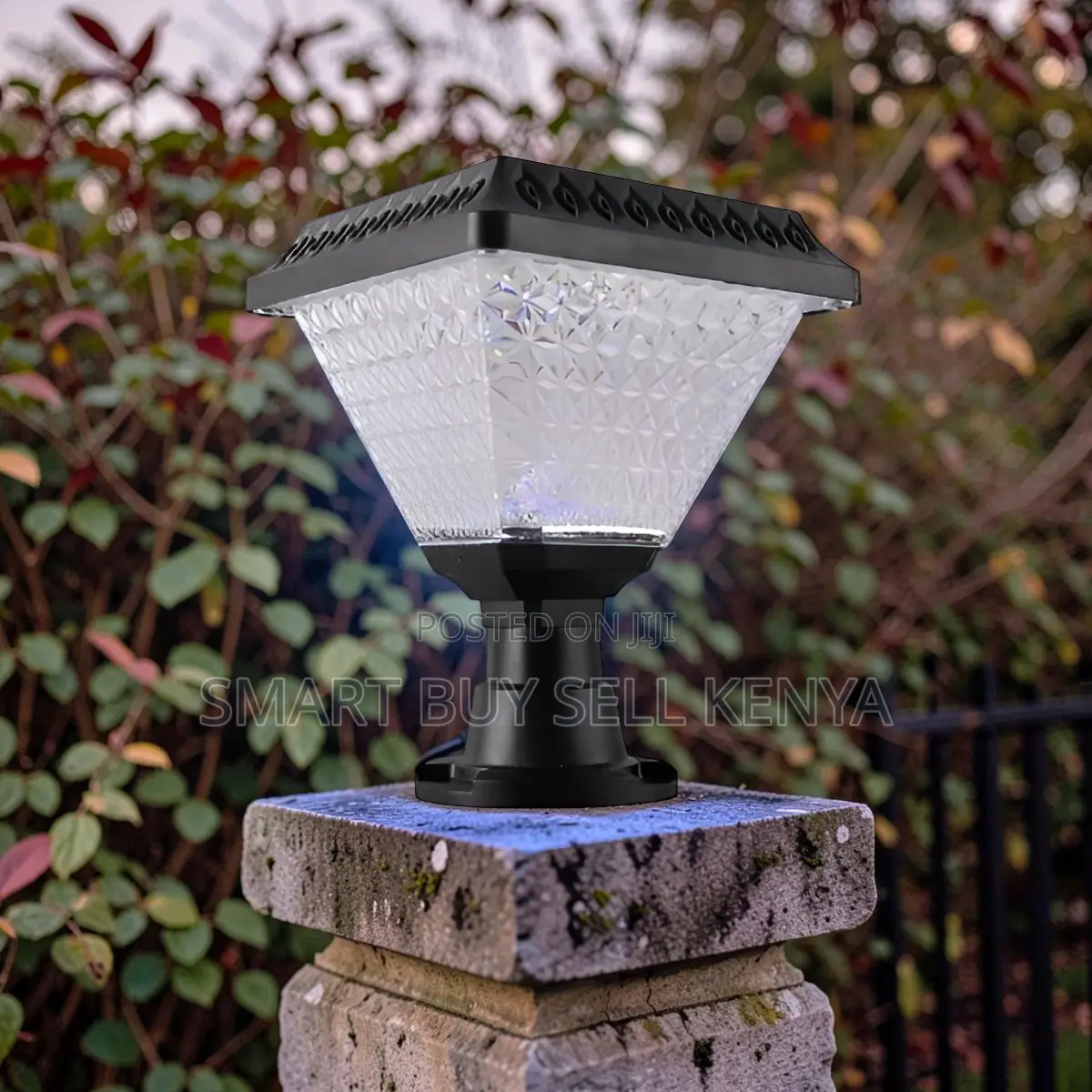 Solar Garden Post Light With Bright White Led and Crystal Effect Cover