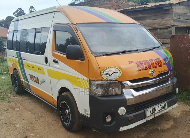 Toyota HiAce 2017 White
