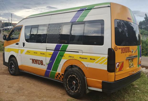Toyota HiAce 2017 White - thumbnail 2