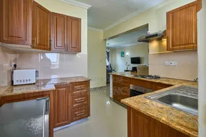 3bdrm Apartment in Gateway Mall Area for sale