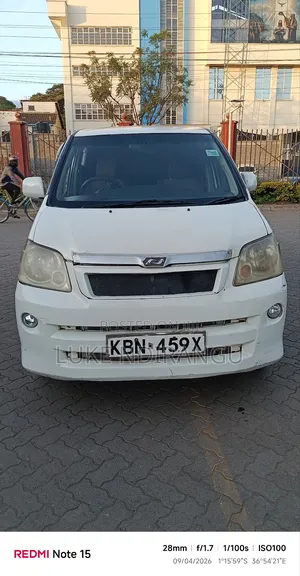Toyota Noah 2004 White